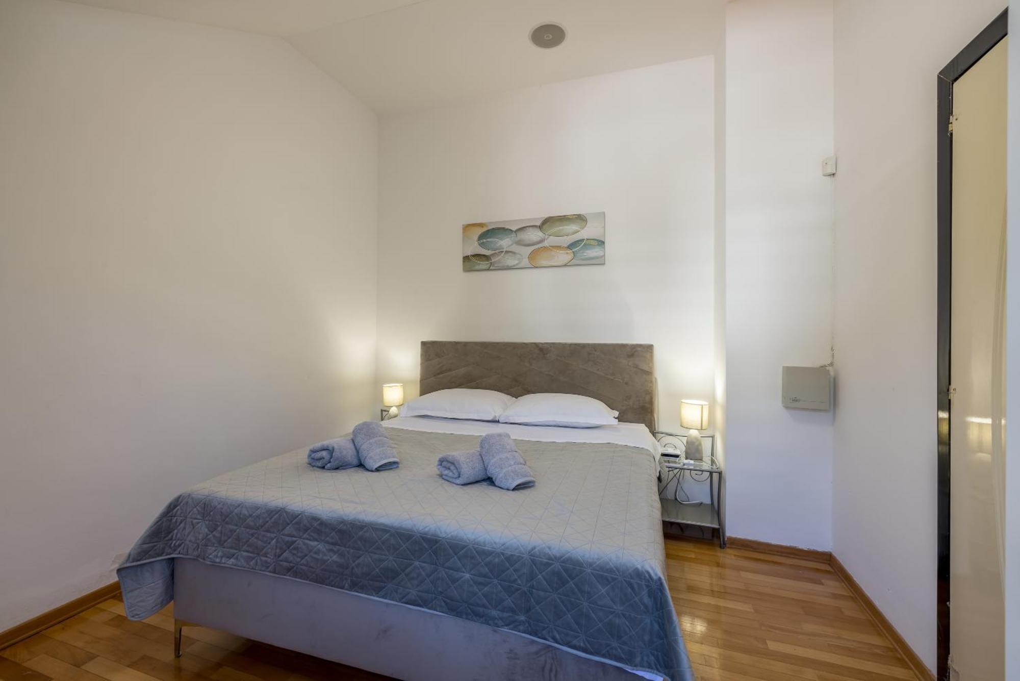 Urban Utopia Penthouse With Private Parking 斯普利特 外观 照片