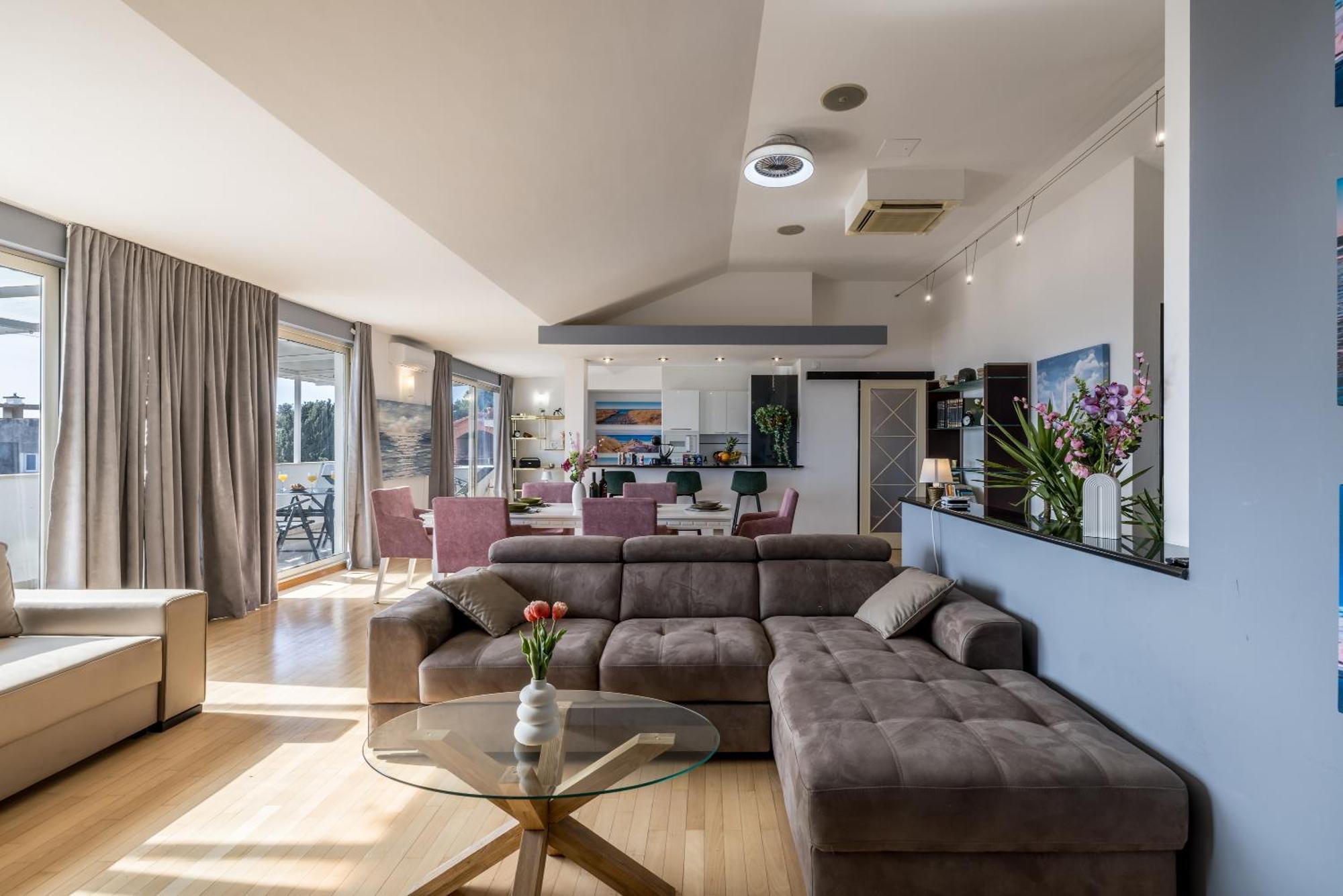 Urban Utopia Penthouse With Private Parking 斯普利特 外观 照片