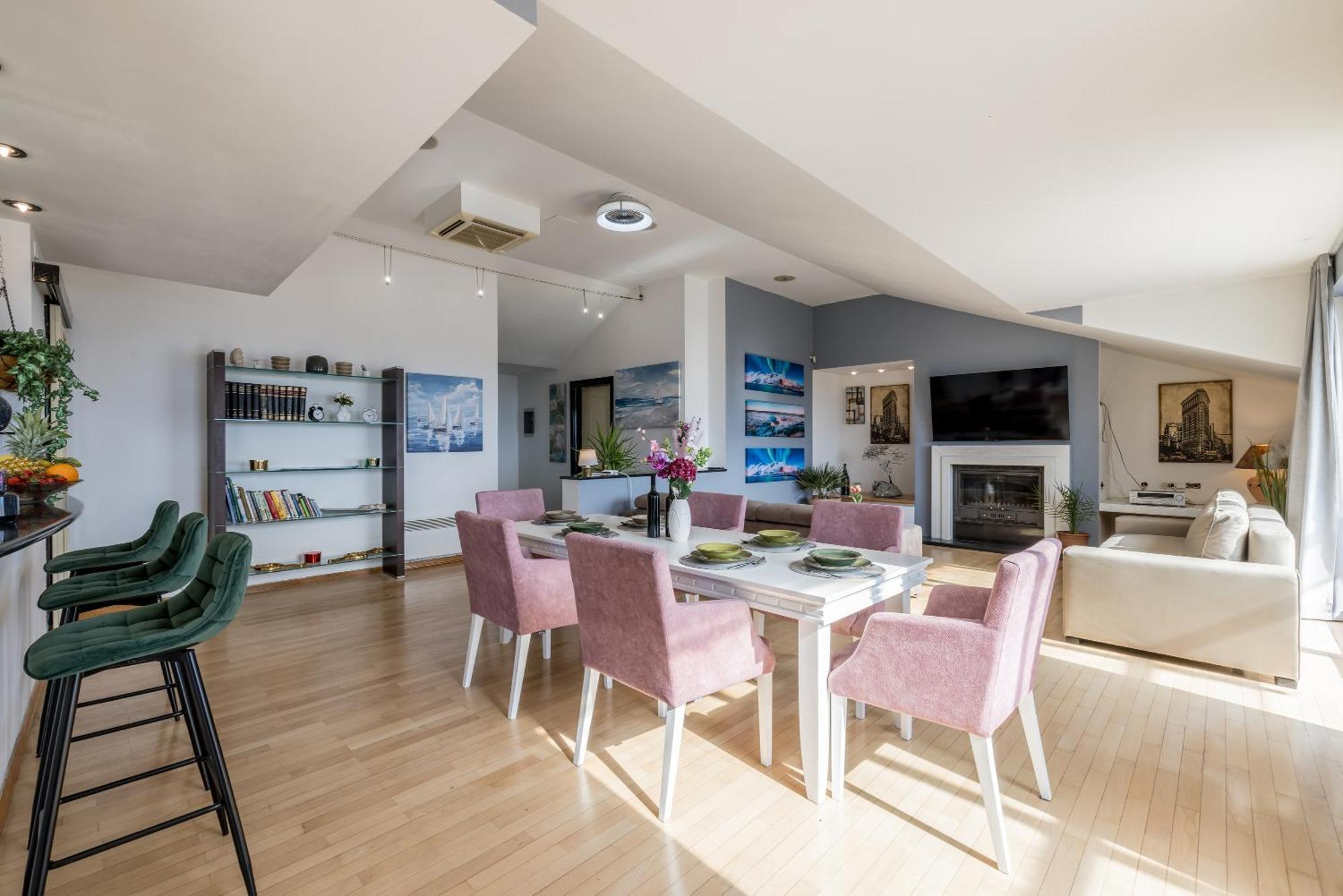 Urban Utopia Penthouse With Private Parking 斯普利特 外观 照片