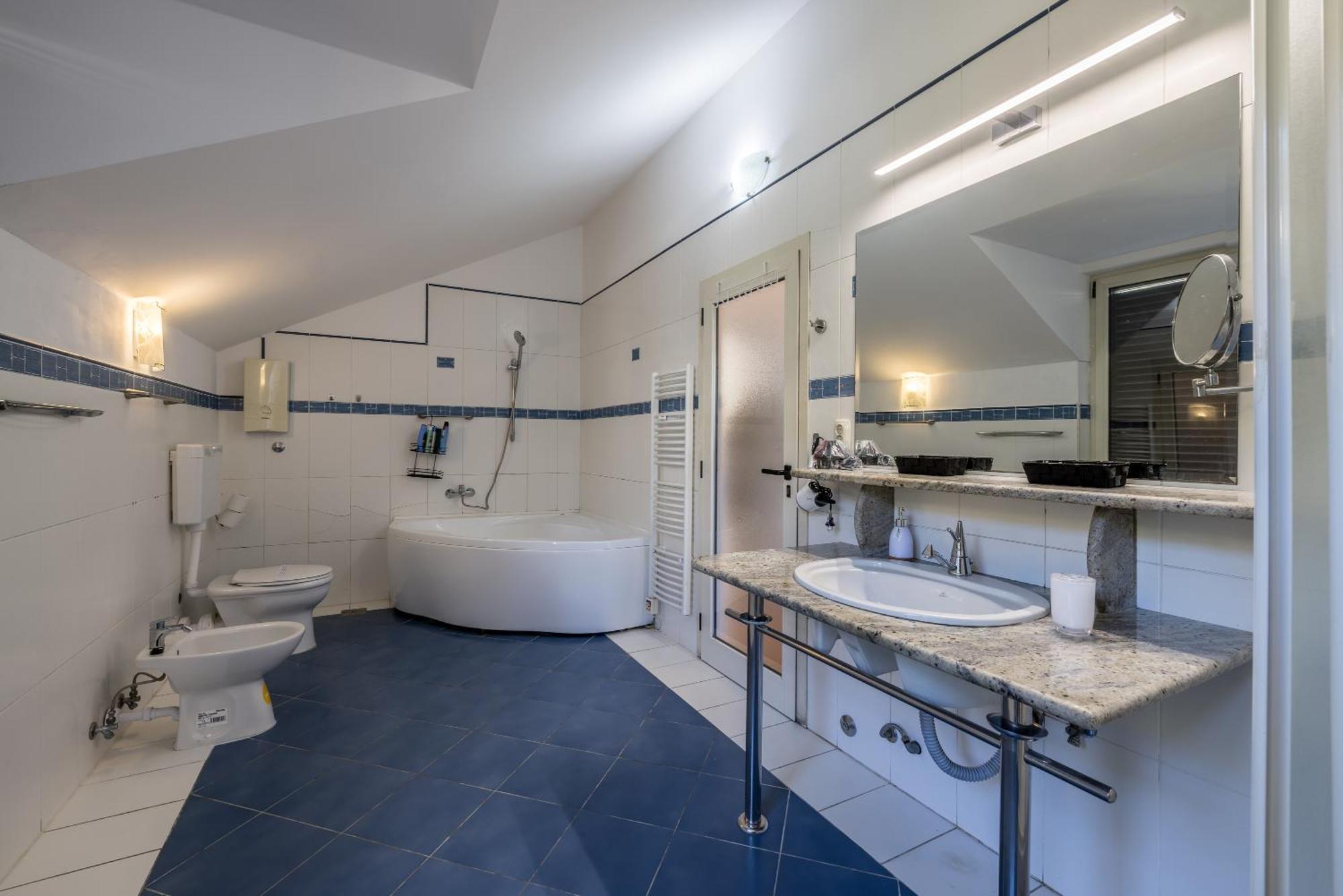 Urban Utopia Penthouse With Private Parking 斯普利特 外观 照片