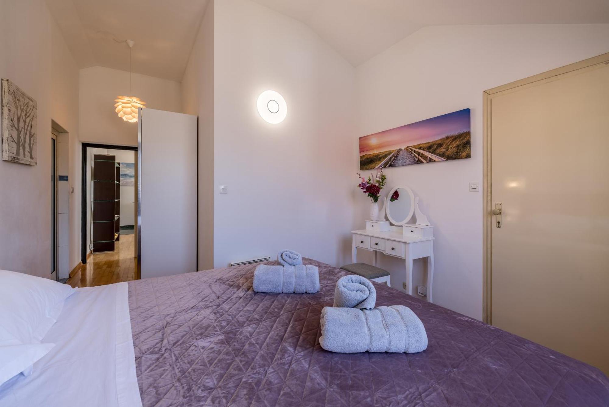 Urban Utopia Penthouse With Private Parking 斯普利特 外观 照片
