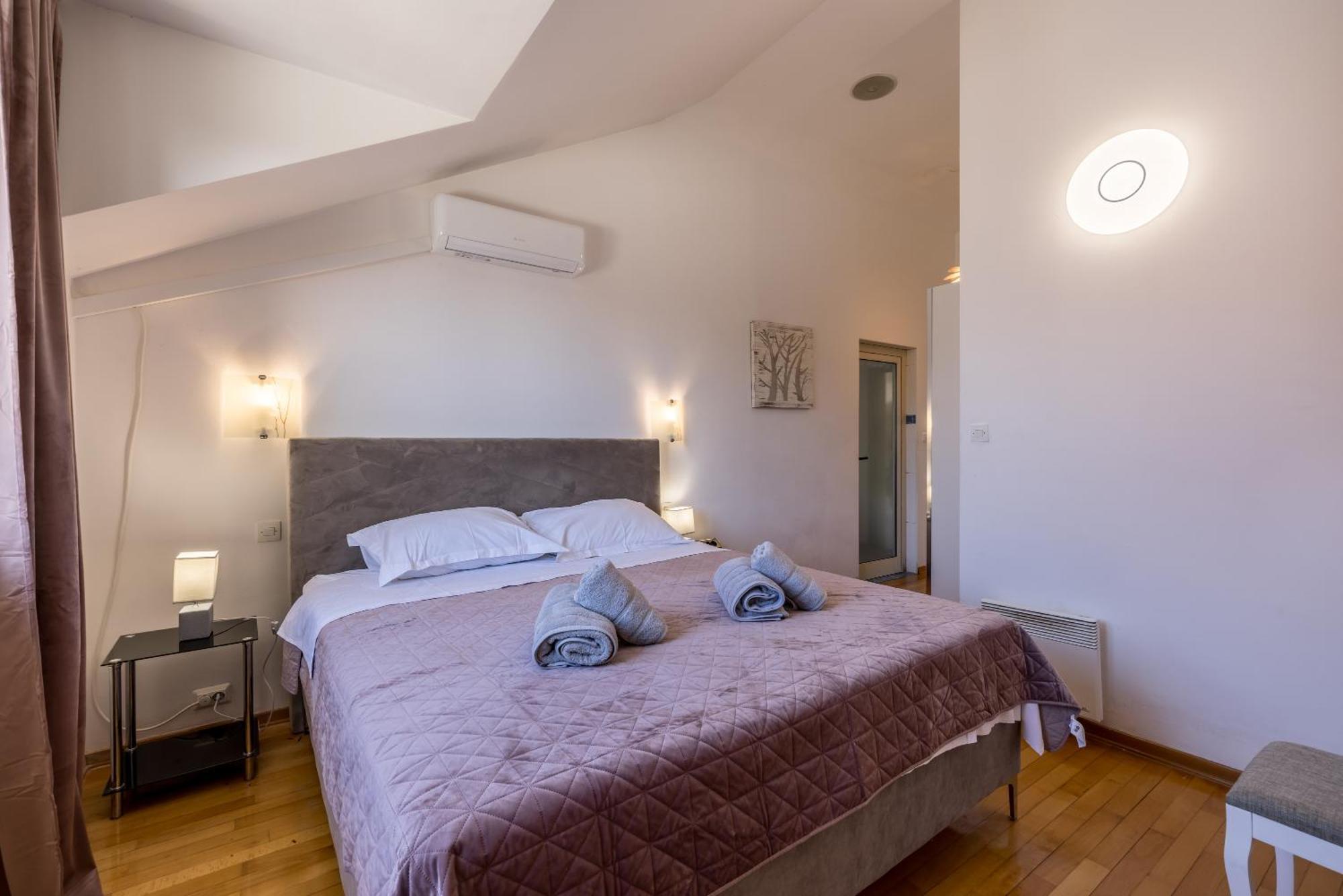 Urban Utopia Penthouse With Private Parking 斯普利特 外观 照片
