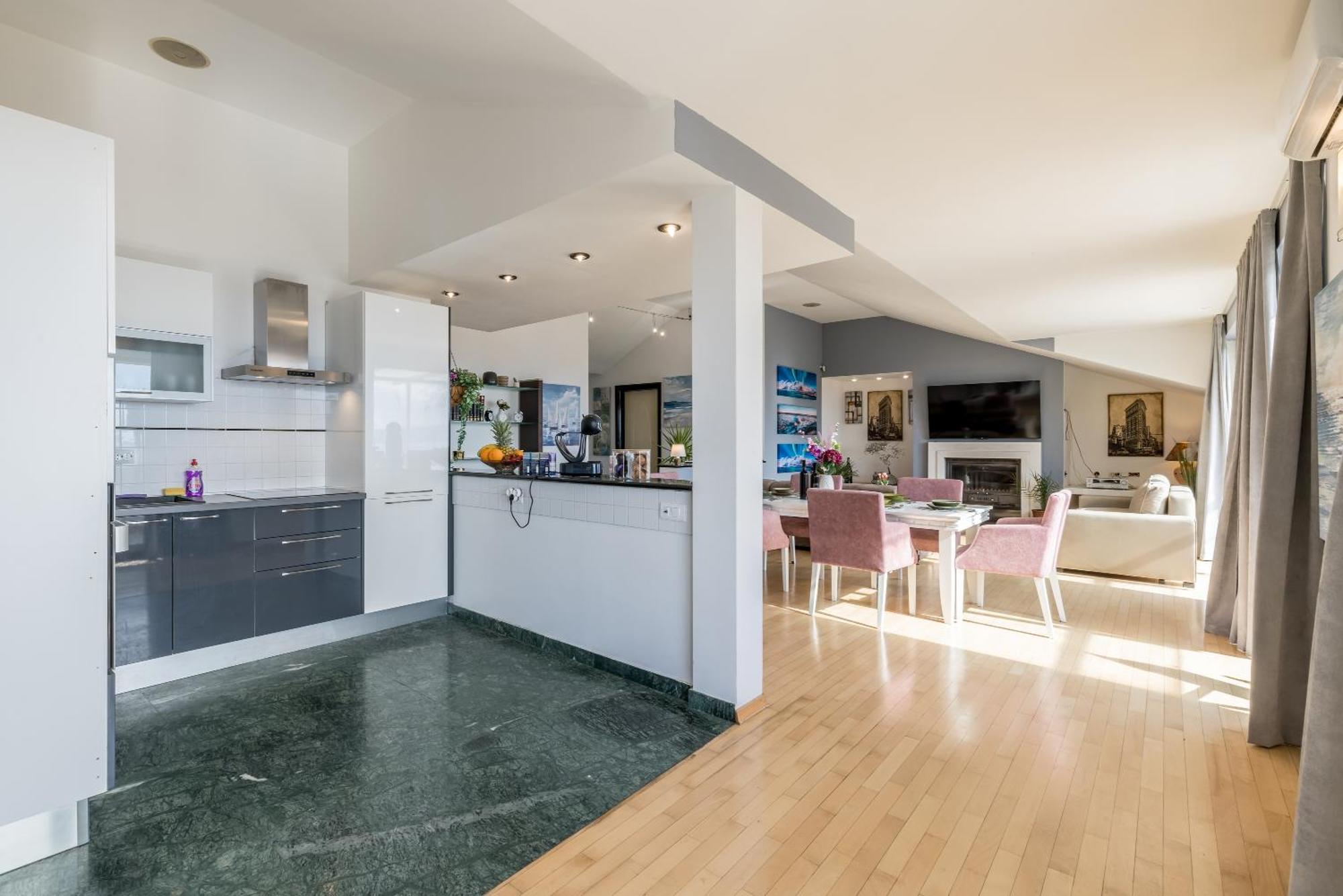 Urban Utopia Penthouse With Private Parking 斯普利特 外观 照片