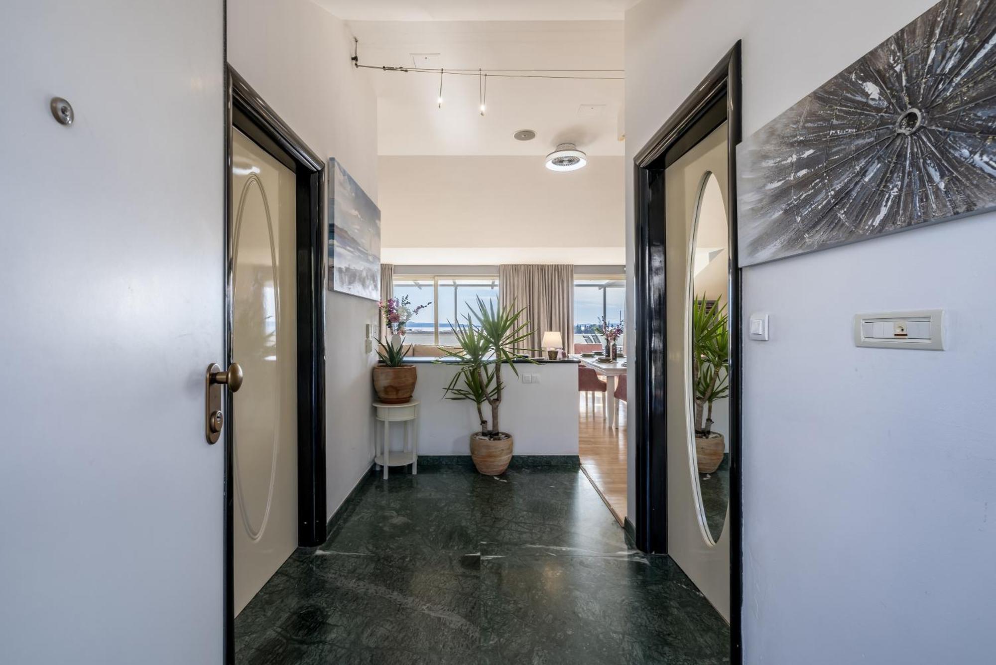 Urban Utopia Penthouse With Private Parking 斯普利特 外观 照片